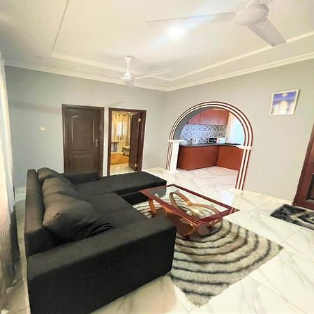 Detouz Lodging Apartment Accra Exterior photo